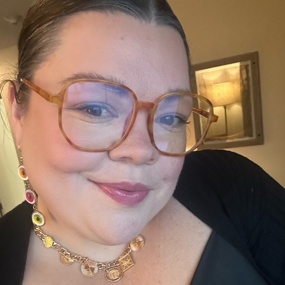 Meet your Posher, Tabatha - Picture 2 of 2